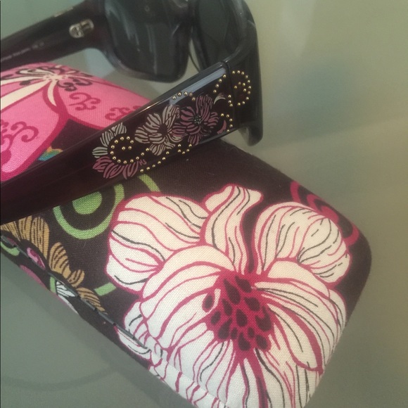 Vera Bradley Polarized sunglasses w/matching case! - Picture 5 of 7